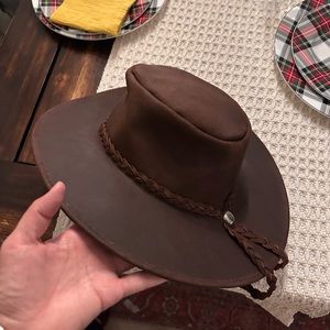 Cowboy / cowgirl brown hat. Threaded Genuine leather XL size